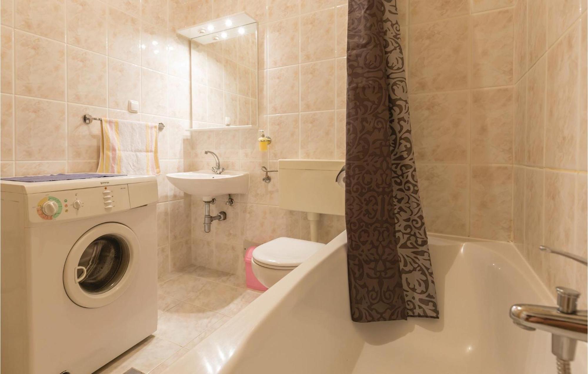 Stunning Apartment In Makarska With Kitchen Ngoại thất bức ảnh