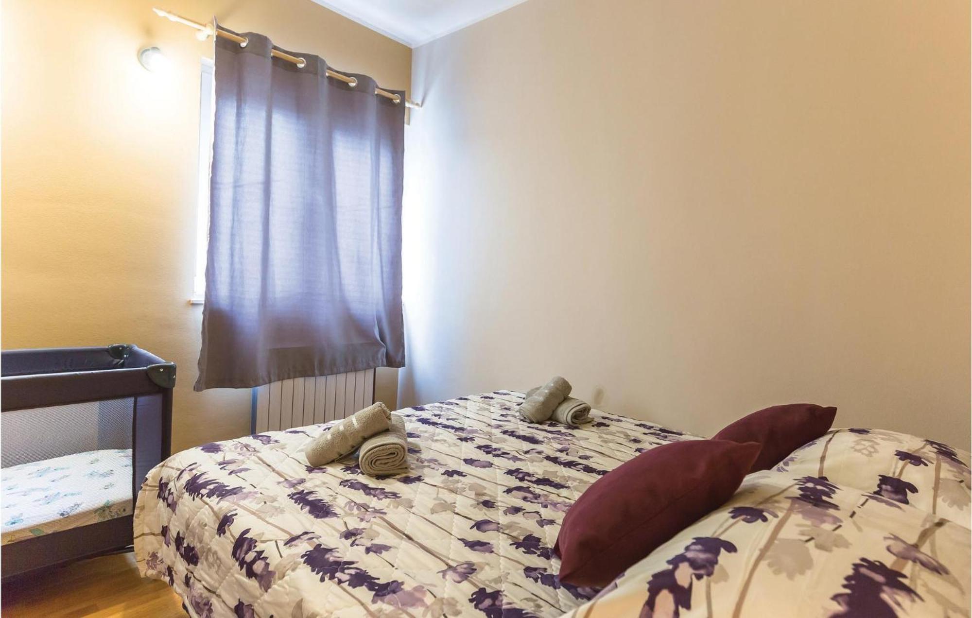 Stunning Apartment In Makarska With Kitchen Ngoại thất bức ảnh