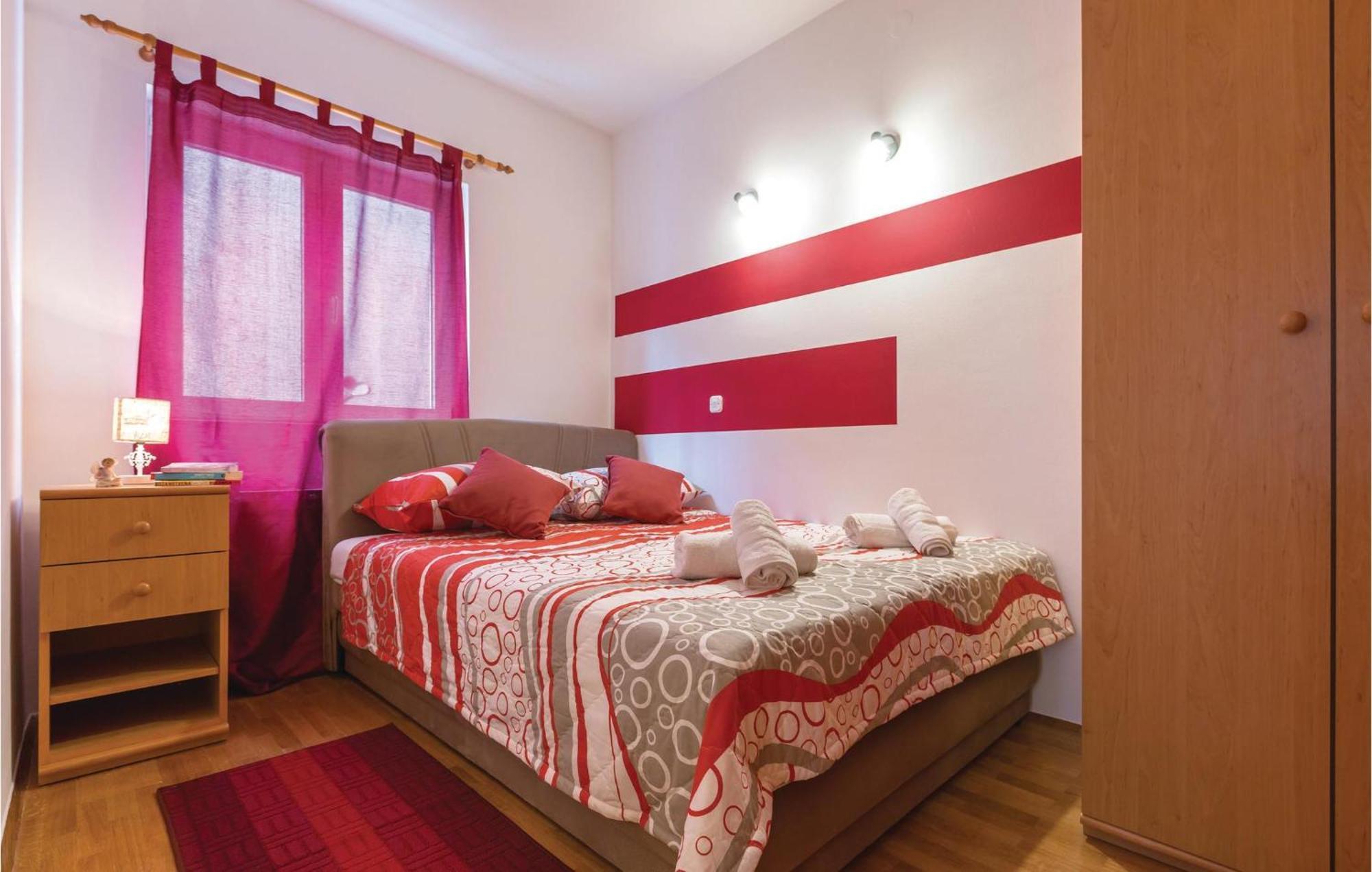 Stunning Apartment In Makarska With Kitchen Ngoại thất bức ảnh