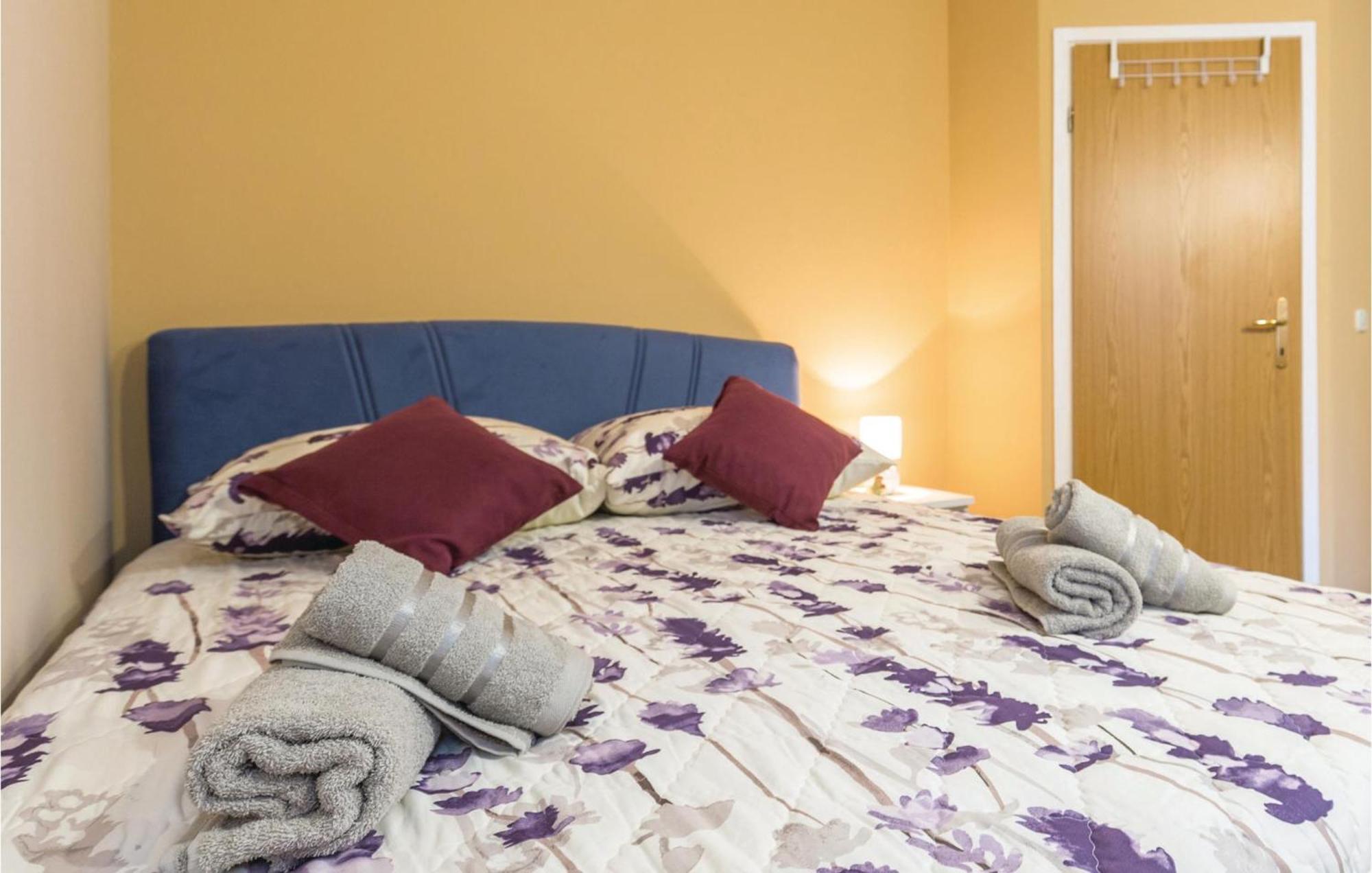 Stunning Apartment In Makarska With Kitchen Ngoại thất bức ảnh