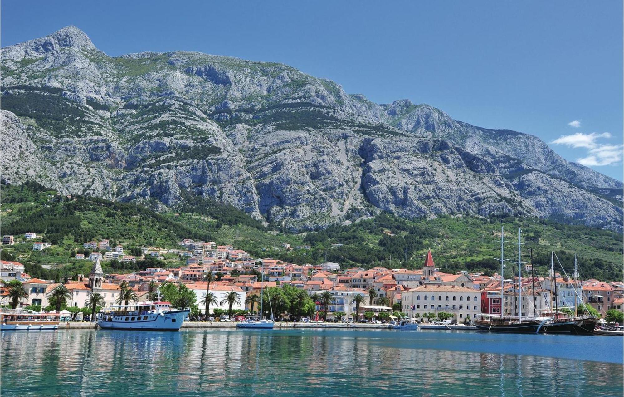 Stunning Apartment In Makarska With Kitchen Ngoại thất bức ảnh