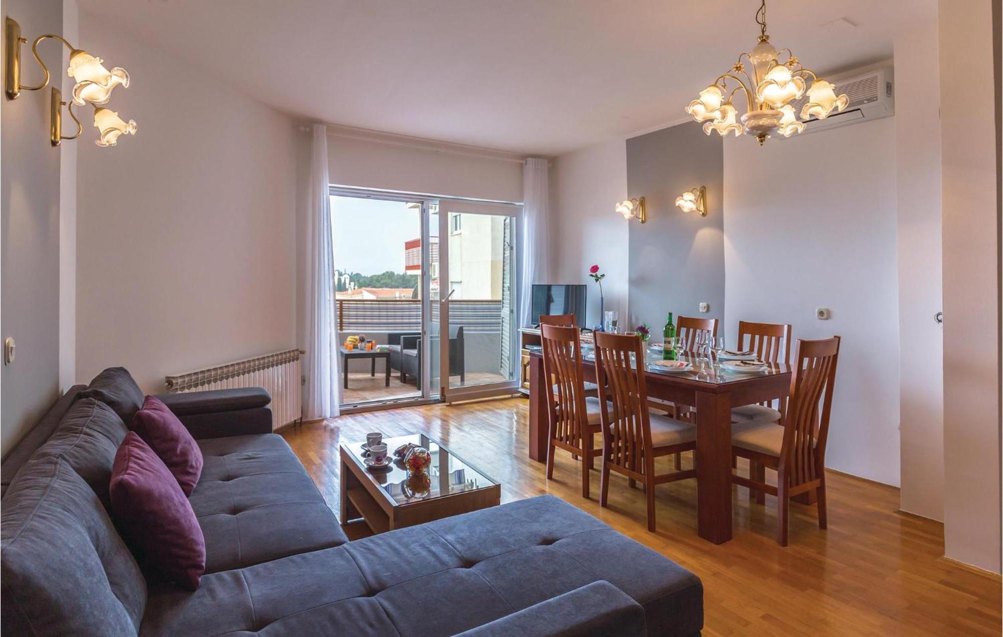 Stunning Apartment In Makarska With Kitchen Ngoại thất bức ảnh